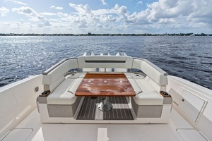 38FT (11M) TIARA YACHTS