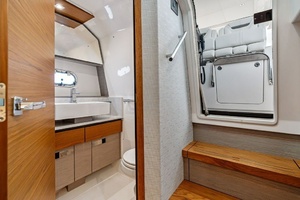 38FT (11M) TIARA YACHTS