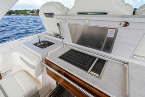 38FT (11M) TIARA YACHTS