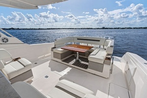 38FT (11M) TIARA YACHTS