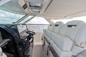 38FT (11M) TIARA YACHTS