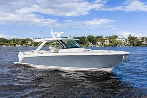 38FT (11M) TIARA YACHTS