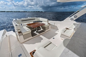 38FT (11M) TIARA YACHTS