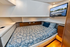 38FT (11M) TIARA YACHTS