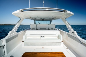 43FT (13.11M) TIARA YACHTS