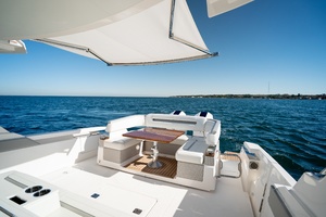 43FT (13.11M) TIARA YACHTS