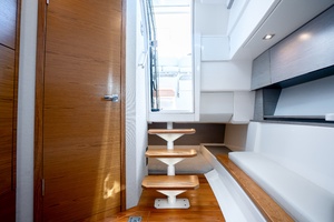 43FT (13.11M) TIARA YACHTS