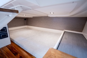43FT (13.11M) TIARA YACHTS
