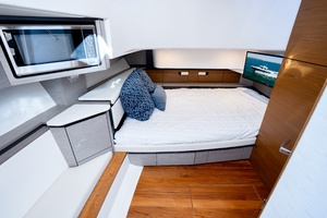 43FT (13.11M) TIARA YACHTS