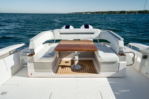43FT (13.11M) TIARA YACHTS