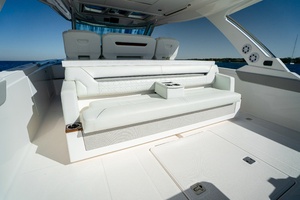 43FT (13.11M) TIARA YACHTS