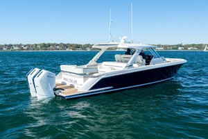 43FT (13.11M) TIARA YACHTS