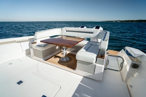 43FT (13.11M) TIARA YACHTS