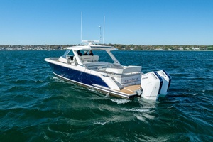 43FT (13.11M) TIARA YACHTS