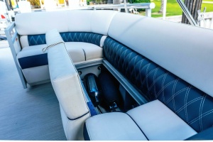 HOLD ON 30ft Bennington Yacht For Sale