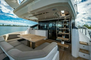 Princess 65 - Cockpit