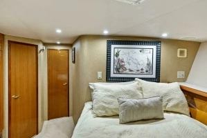 2002 Viking 65 Convertible thumbnail 37