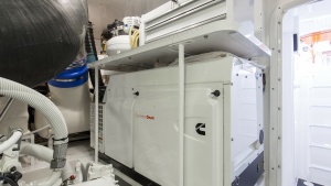2017 72 Viking Enclosed Bridge Share-E Bridge Engine Room (4)