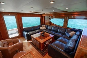 2005 Hatteras 68 Convertible thumbnail 14
