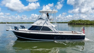 Side Profile of Bertram 35 Flybridge