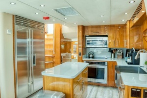 MAJESTIK 80ft Hatteras Yacht For Sale