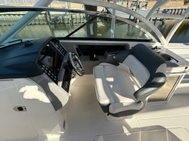 Photo 6210379 for 2021 Robalo R317 E Komo Mai 2021 Robalo R317