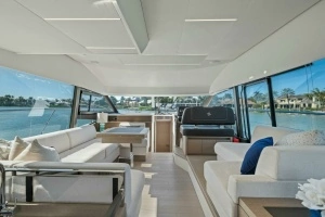2022 Prestige 520 Flybridge thumbnail 3