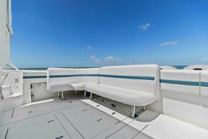 2019 Intrepid 475 Sport Yacht thumbnail 9