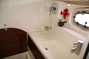 2015 Sea Ray 410 Sundancer thumbnail 20