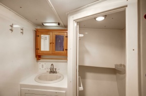 Lone Piranha 46ft Chesapeake Yacht For Sale