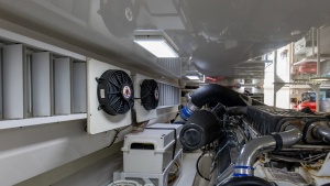 2007 64 Viking Enclosed Bridge Reel Blues Engine Room (8)