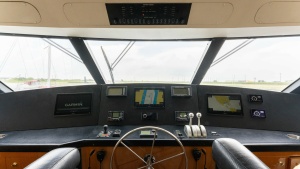 Enclosed Bridge Helm Station