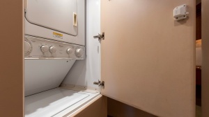 2008 54 Hatteras Convertible American Made Laundry