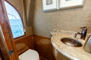 2013 Viking 76 Convertible thumbnail 15