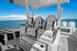 Photo 6161448 for 2022 World Cat 400 CC-X  2022 World Cat 400 CC-X - Helm Seating