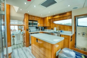 MAJESTIK 80ft Hatteras Yacht For Sale