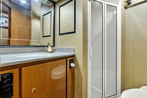 2002 Viking 65 Convertible thumbnail 40