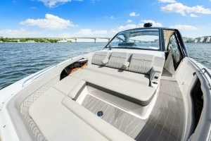 2022 Sea Ray 370 Sundancer thumbnail 25