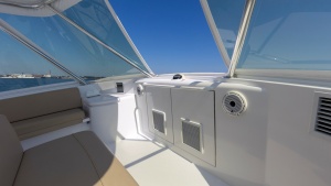 2008 54 Hatteras Convertible American Made Bridge (9)