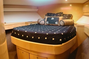 Photo 6226236 for 2001 Donzi 73 Sport Yacht  2001 Donzi 73' Sport Fish  VIP Stateroom (4)