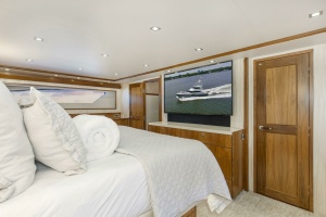 Photo 6159202 for 2016 Viking 92 Enclosed Bridge Touché 2016 92 Viking Enclosed Bridge Touche Master Stateroom  (3)