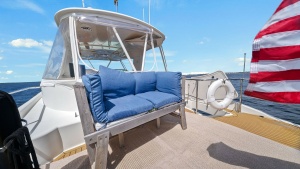 CARVER 56 VOYAGER SKY LOUNGE “LADY CAPE”