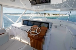 2005 Hatteras 68 Convertible thumbnail 31