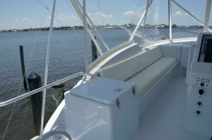Hatteras SF Down Time - Helm Seating