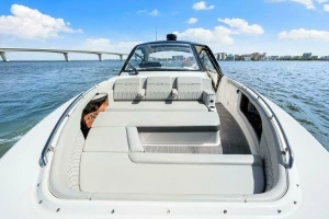 2022 Sea Ray 370 Sundancer thumbnail 6