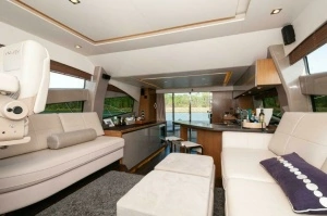 2018 Sea Ray L550 Flybridge thumbnail 6