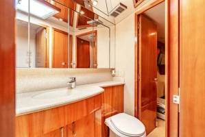 2004 Hatteras 54 Convertible thumbnail 23