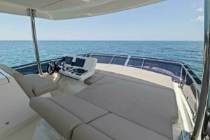 2022 Prestige 590 Flybridge thumbnail 4