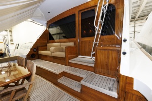 Viking 61 YOLO - Cockpit