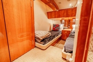 2004 Hatteras 54 Convertible thumbnail 26